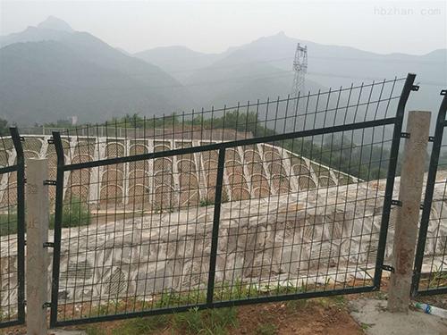 鐵路護欄網(wǎng)圖片2