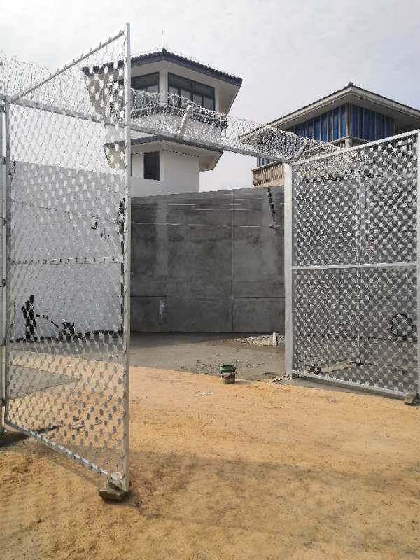 上海金屬網(wǎng)片隔離柵圖片3