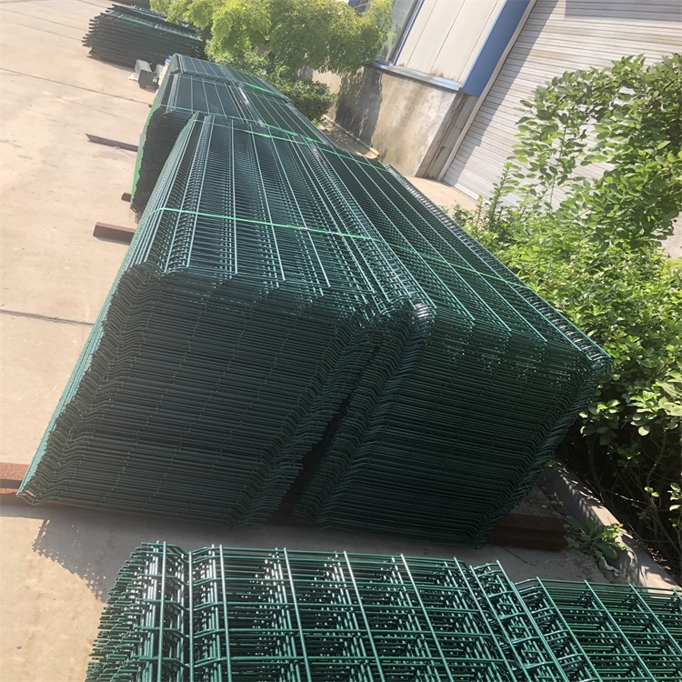 監獄浸塑鋼網墻圖片4