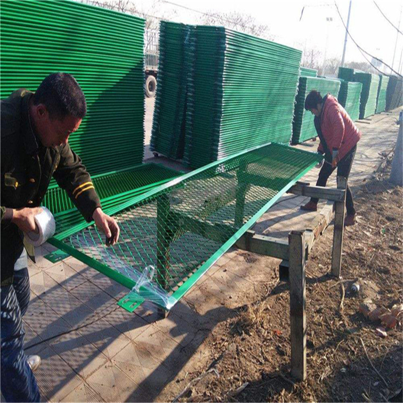 斜方孔高速公路護欄網圖片2