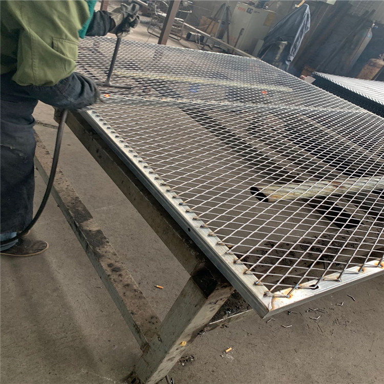 上海焊接式菱形刀刺刺網(wǎng)圖片3