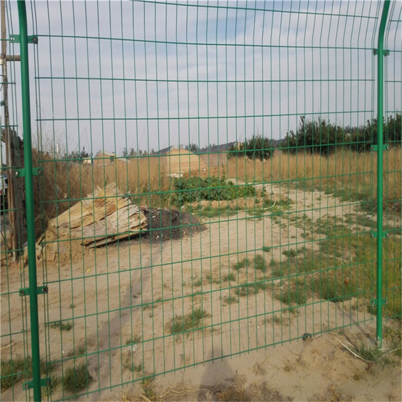 河流沿河堤隔離網圖片3