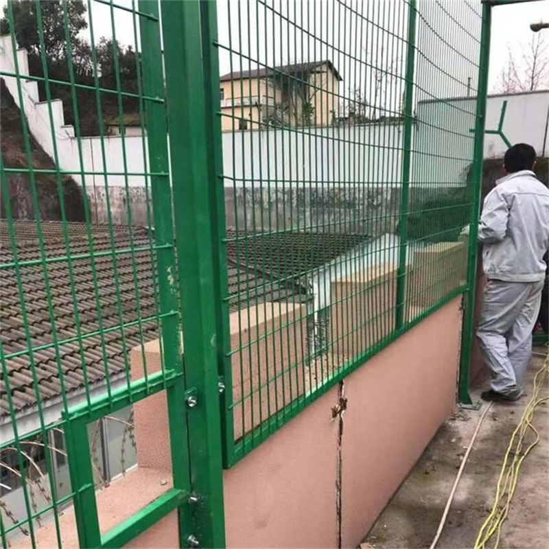  監(jiān)獄高墻隔離網(wǎng)圖片3