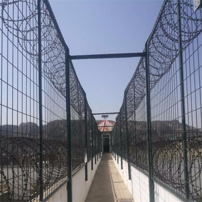  監(jiān)獄高墻隔離網(wǎng)圖片4