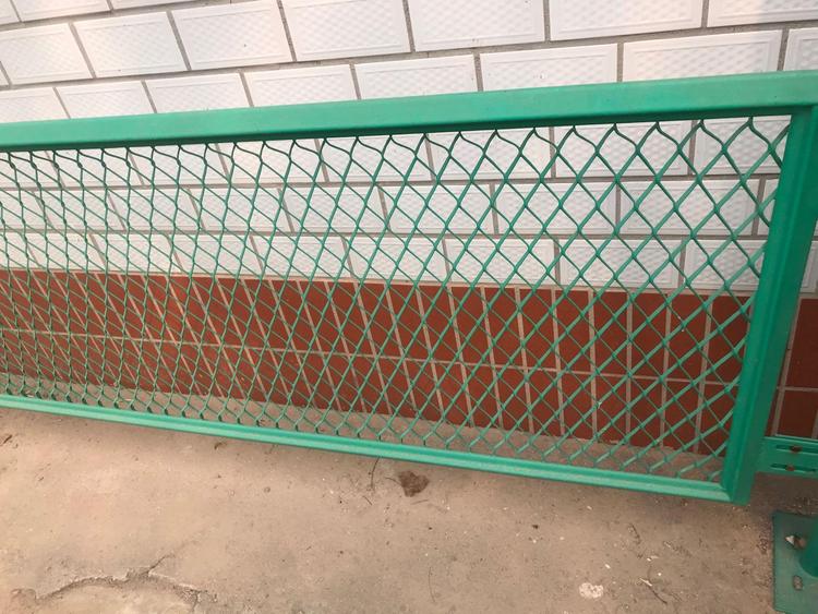 上海鋼板網(wǎng)護(hù)欄圖片4