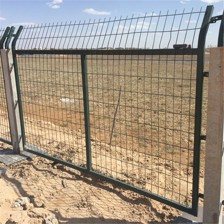 防護(hù)柵欄金屬網(wǎng)片圖片3