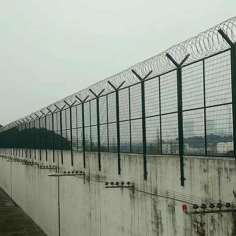 監(jiān)獄菱形刀刺網(wǎng)鋼網(wǎng)墻