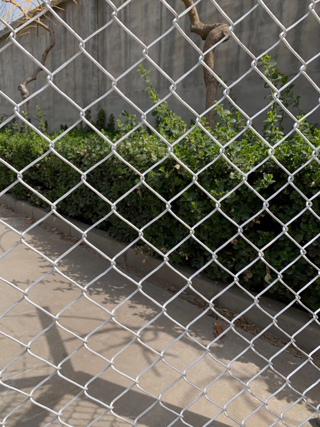 鋁包鋼絲機(jī)場(chǎng)圍界網(wǎng)圖片2