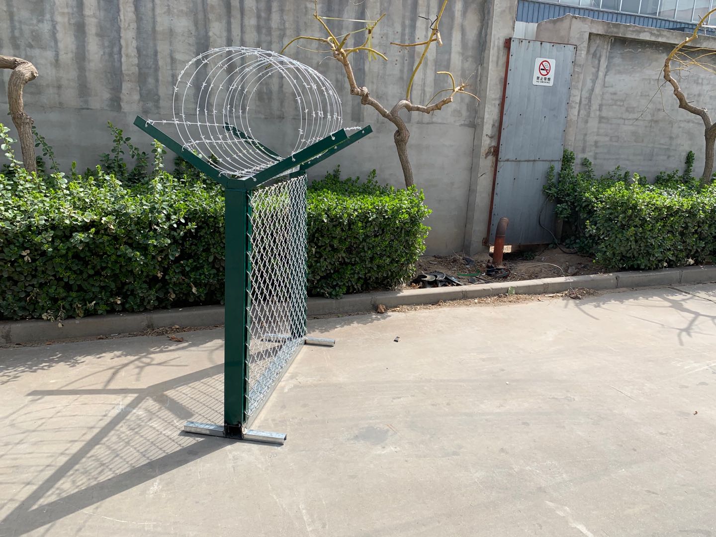 鋁包鋼絲機(jī)場(chǎng)圍界網(wǎng)圖片3