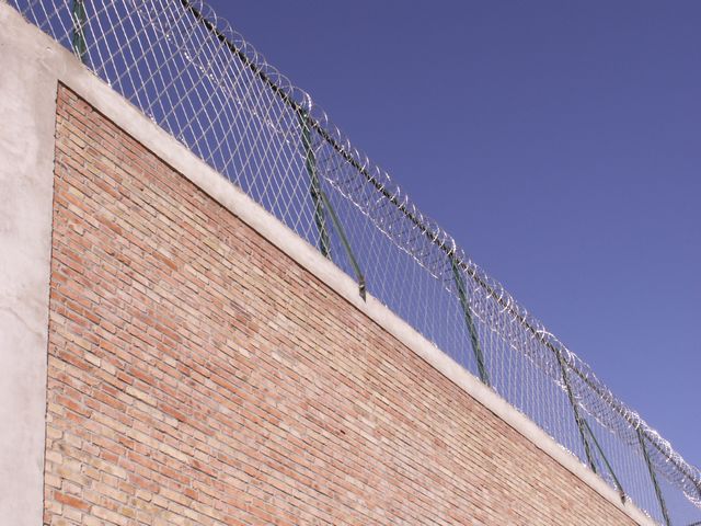 監獄圍墻熱鍍鋅刀刺網圖片2