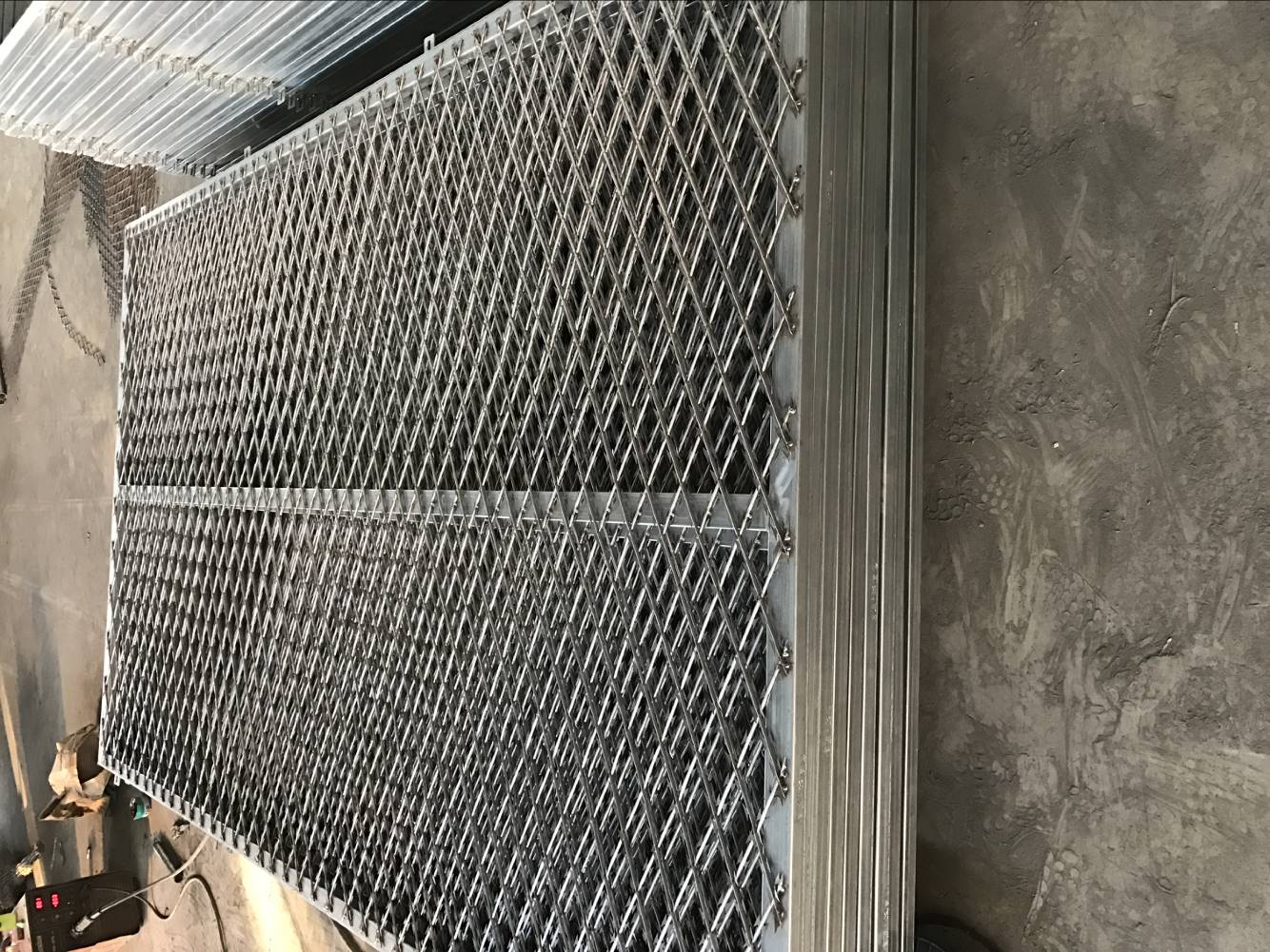  菱形孔刀片刺網(wǎng)圖片2