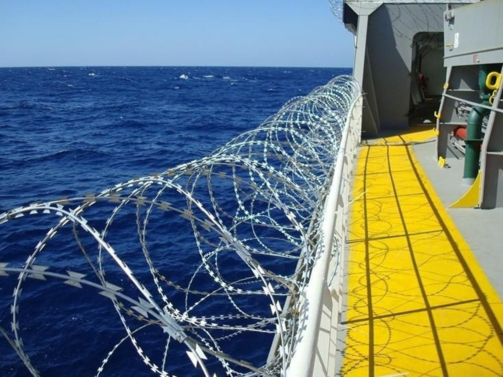 蛇腹式刀刺網鋼網墻圖片3