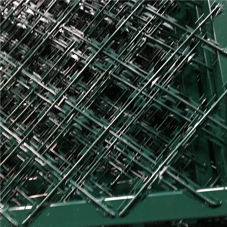 不銹鋼菱形孔焊接刀刺隔離網(wǎng)圖片2