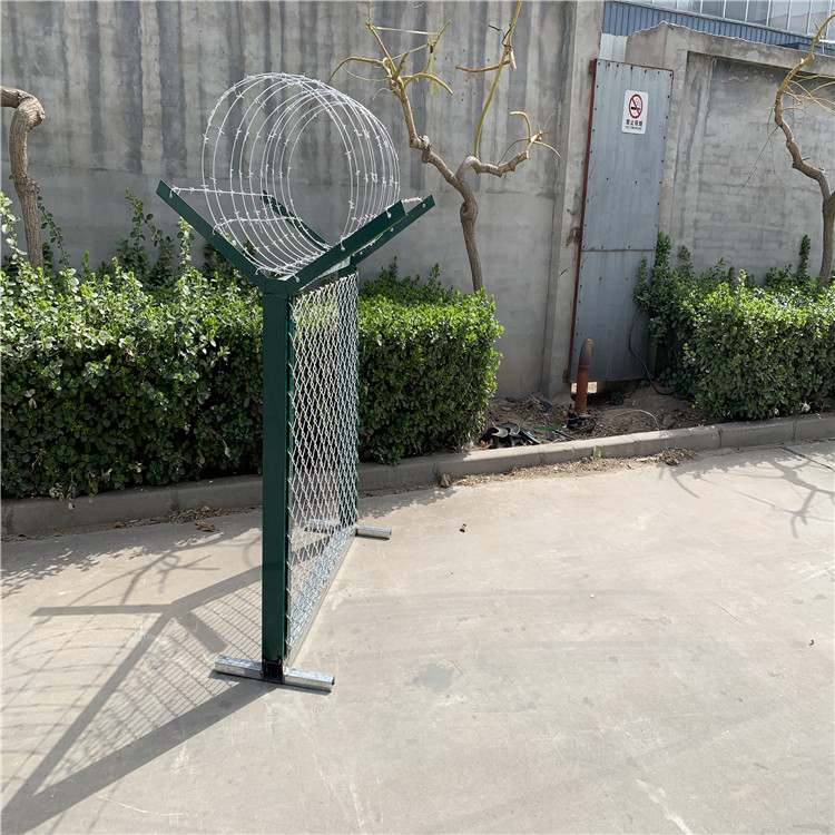 鋁包鋼機場鋼筋網圍界圖片1