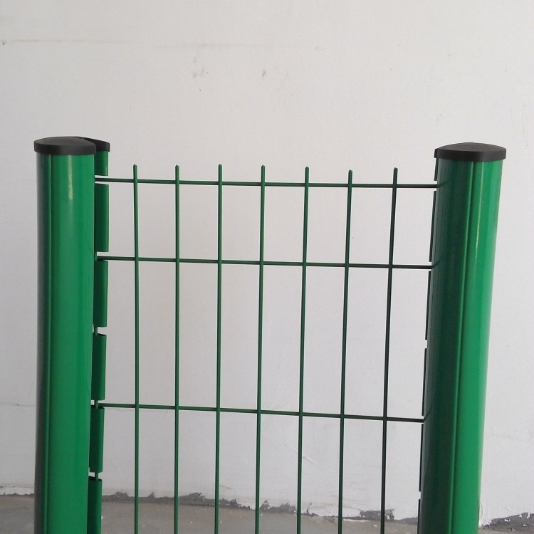 桃型柱三角折彎護(hù)欄網(wǎng)圖片4